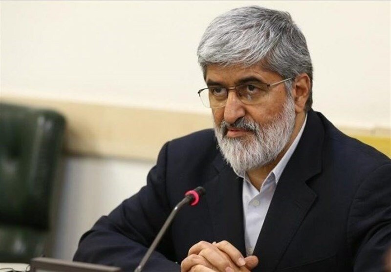 علی مطهری: اجداد کوچک زاده روس تبار بودند و نام خانوادگی اش کوچکف بود