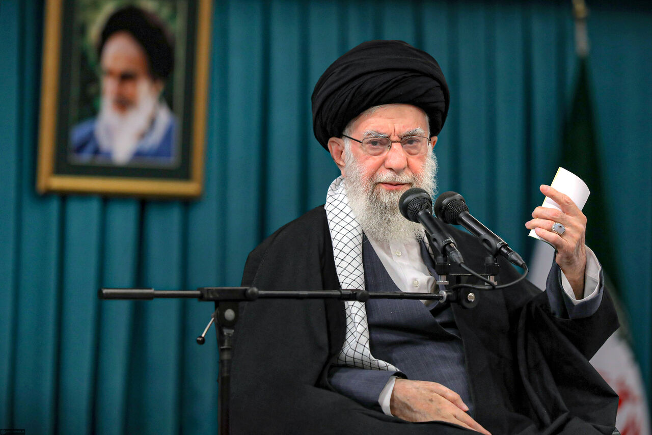‌پیام رهبر انقلاب درباره حادثه بندرعباس:مسئولان امنیتی و قضایی هرگونه سهل انگاری یا تعمد را کشف کنند
